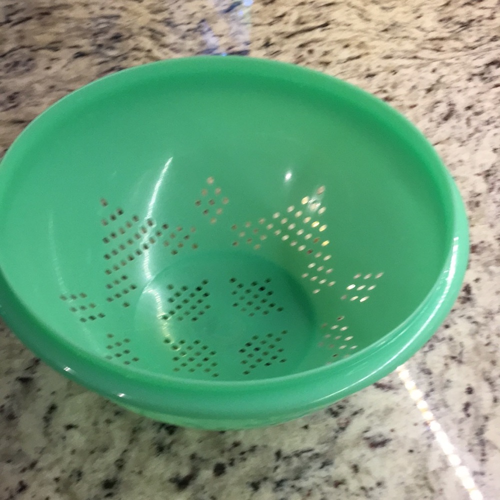 Vintage Tupperware colander